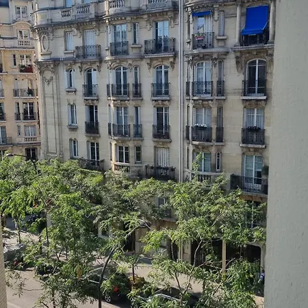 Proche De La Tour Eiffel * Paris